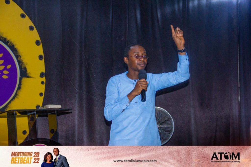 Pastor Temiloluwa Ola preaching